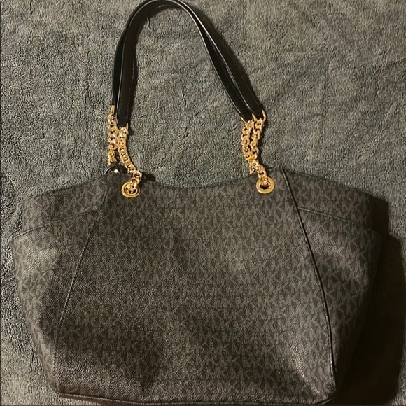 Authentic Michael Kors handbag. - Picture 4 of 10